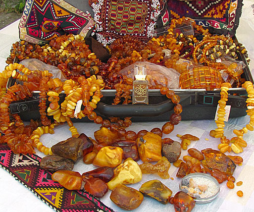 Baltic-amber-suitcase-from-AbdesSalaamAttar